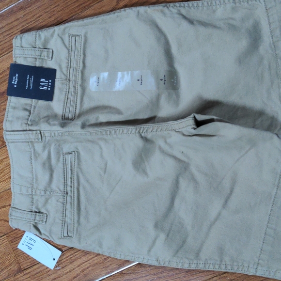 Boys khaki shorts NWT - Picture 2 of 3